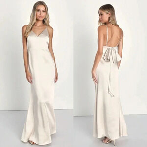 NWOT Lulus Sleek Glamour‎ Champagne Satin Backless Bow Maxi Dress